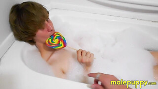 Daddy Richard Lennox rubs & plays the dick of  Elis Ataxx with some dirty