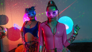 Alien Babes Aubree & Jewelz: Refuel Me!