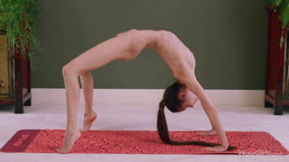 Nude Yoga with Pretty Leona Mia