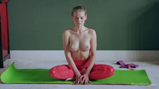 Sweaty Solo Workout Orgasm with Diana Heaven