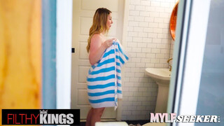 Voyeur Leo Valentino Slams Big Titted MILF Sydney Paige Raw
