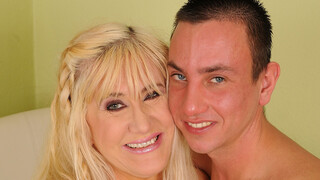 Blonde grandma can't handle this shaft in her old beaver