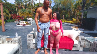 Pocket size buxxom babe takes on a fat black prick