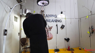 Shaft jerking BDSM babe on her knees