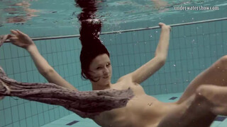 Super tight underwater babe beaver Loris Licicia