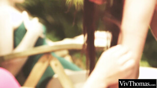 Bombshell lezzies 69 to orgasm