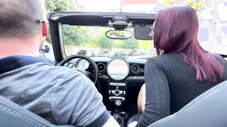 Léa, a driving dorm instructor who is waiting for her full tank of fuel...