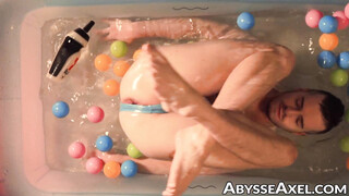 Wet Axel Abysse lift his ass so that you can see his perfect rosebud in it