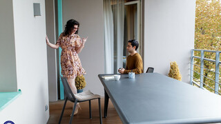 Friend's sexy mom welcomes me after hard night