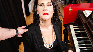 This mature pianoteacher loves taking it up her booty