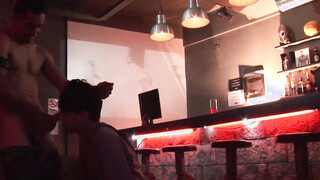 Smooth body twink blows thick daddy prick & takes it bareback