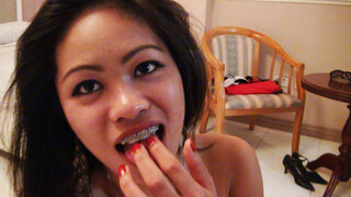 Bracefaced asian Corina