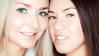 Tiffany Doll eats Victoria Puppy's beaver