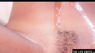 Ebony cutie Luna Corazon is spreading & fingering